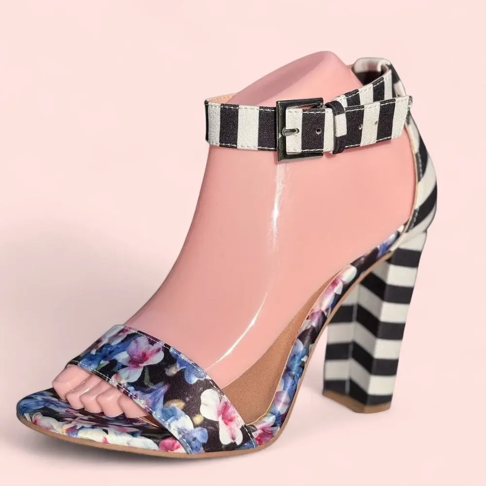 TORRID Ankle Strap Striped Chunky Heel Sandals size 8W
New - Picture 2 of 9